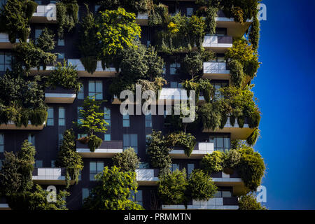 Mailand, Italien - 6. JUNI 2018: Bosco Verticale. zwei modernen Gebäuden kombiniert Design und Ökologie in der Innenstadt mit einem Wald von 1000 Bäumen. Stockfoto