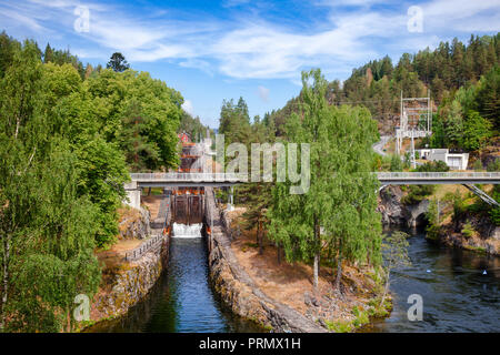 Vrangfoss Treppe Schlösser, die größte sperren und wichtige touristische Attraktion auf dem Telemarkskanal, der verbindet Skien nach Dalen in Telemark County, Norwegen Stockfoto