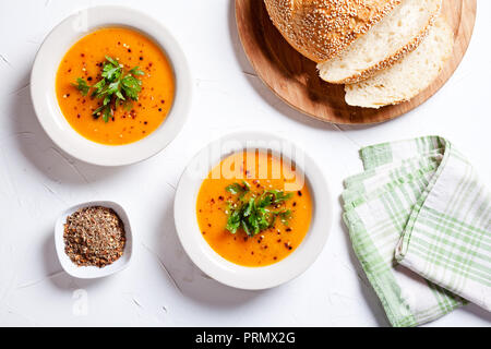 Schale hausgemachter Organische butternut Kürbis Suppe Stockfoto
