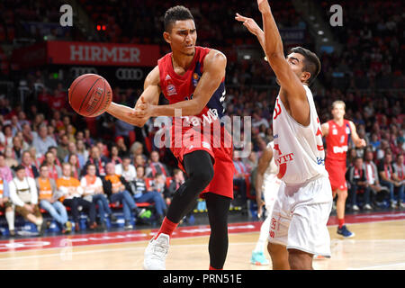 München, Deutschland. Okt, 2018 03. Maodo LO (FCB), Aktion, Duelle gegen Venkatesha JOIS (Vechta). (Vechta). Basketball 1.Bundesliga / FC Bayern Munich-Rasta Vechta am 10/03/2018 AUDIDOM E. | Verwendung der weltweiten Kredit: dpa/Alamy leben Nachrichten Stockfoto