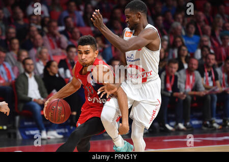 München, Deutschland. Okt, 2018 03. Maodo LO (FCB), Aktion, Duelle gegen Josh Junge (Vechta). Basketball 1.Bundesliga / FC Bayern Munich-Rasta Vechta am 10/03/2018 AUDIDOM E. | Verwendung der weltweiten Kredit: dpa/Alamy leben Nachrichten Stockfoto