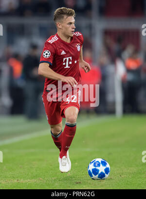 München, Bayern. Okt, 2018 02. Fussball: Champions League Bayern München - Ajax Amsterdam, Gruppenphase, Gruppe E, 2. Spieltag in der Allianz Arena. Joshua Kimmich aus München spielt den Ball. Credit: Sven Hoppe/dpa/Alamy leben Nachrichten Stockfoto