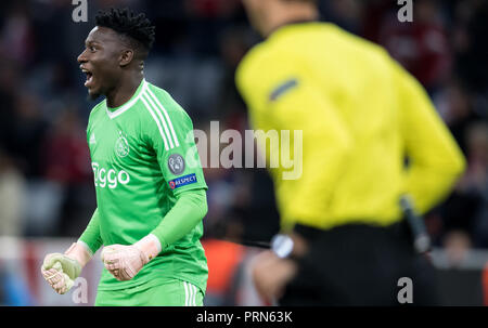 München, Bayern. Okt, 2018 02. Fussball: Champions League Bayern München - Ajax Amsterdam, Gruppenphase, Gruppe E, 2. Spieltag in der Allianz Arena. Torhüter Andre Onana aus Amsterdam Jubel nach dem Spiel. Credit: Sven Hoppe/dpa/Alamy leben Nachrichten Stockfoto