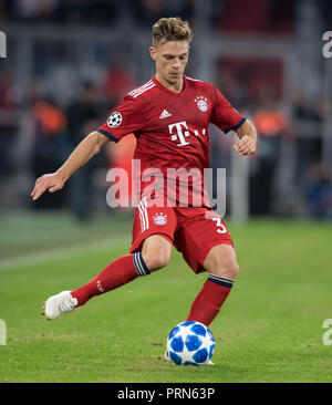 München, Bayern. Okt, 2018 02. Fussball: Champions League Bayern München - Ajax Amsterdam, Gruppenphase, Gruppe E, 2. Spieltag in der Allianz Arena. Joshua Kimmich aus München spielt den Ball. Credit: Sven Hoppe/dpa/Alamy leben Nachrichten Stockfoto