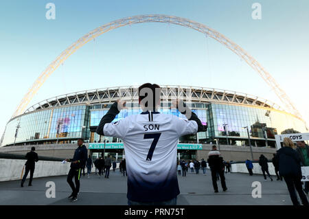 Wembley Stadion, London, UK. 3. Okt 2018. Tottenham Fans vor dem UEFA Champions League Gruppe B Übereinstimmung zwischen den Tottenham Hotspur und Barcelona im Wembley Stadion auf den 3. Oktober 2018 in London, England. (Foto von Leila Credit: PHC Images/Alamy leben Nachrichten Stockfoto
