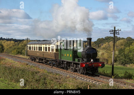 Worcestershire, Großbritannien. 3. Oktober 2018. In einer Szene erinnert an den Anfang des 20. Jahrhunderts Strang, die Great Western Railway tank Motor 1450 und eine autocoach sind an verschiedenen Orten auf der beliebten erhaltene Linie gesehen. Credit: Andrew Plummer/Alamy leben Nachrichten Stockfoto