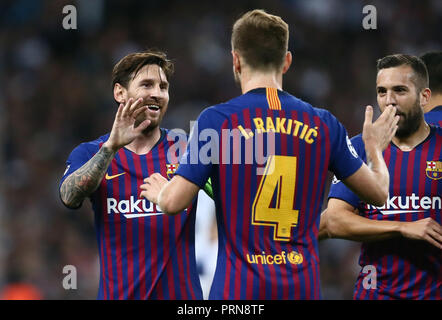 Wembley Stadion, London, UK. 3. Okt 2018. Lionel Messi Barcelona feiert mit Ivan Rakitic von Barcelona in der UEFA Champions League Gruppe B Übereinstimmung zwischen den Tottenham Hotspur und Barcelona im Wembley Stadion auf den 3. Oktober 2018 in London, England. (Foto von Leila Coker/phcimages.com) Credit: PHC Images/Alamy leben Nachrichten Stockfoto