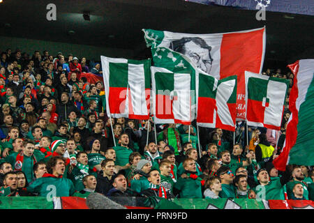 Moskau, Russland. 3. Oktober, 2018. UEFA Champions League: Lokomotive Moskau v Schalke 04. Fans von Lokomotive Moskau Credit: Alex Cavendish/Alamy leben Nachrichten Stockfoto