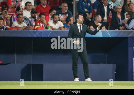 Wanda Metropolitano, Madrid, Spanien. 3. Okt, 2018. UEFA Champions League Fußball, Atletico Madrid gegen Club Brugge; Ivan Leko Trainer der Club Brugge KV Credit: Aktion plus Sport/Alamy leben Nachrichten Stockfoto