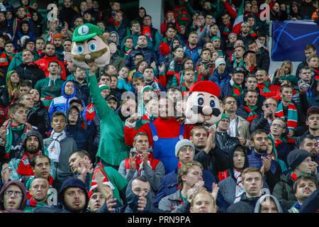 Moskau, Russland. 3. Oktober, 2018. UEFA Champions League: Lokomotive Moskau v Schalke 04. Fans von Lokomotive Moskau Credit: Alex Cavendish/Alamy leben Nachrichten Stockfoto