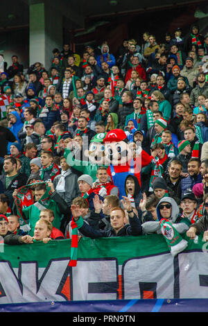 Moskau, Russland. 3. Oktober, 2018. UEFA Champions League: Lokomotive Moskau v Schalke 04. Fans von Lokomotive Moskau Credit: Alex Cavendish/Alamy leben Nachrichten Stockfoto