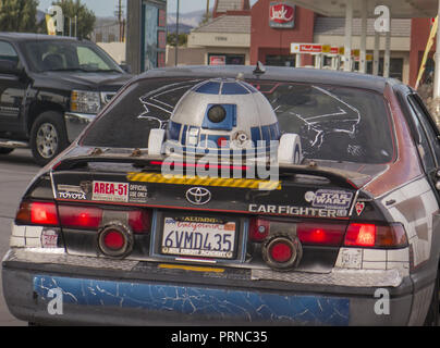 Portland, Oregon, USA. 26 Jan, 2018. R2D2 hält Wache auf der Rückseite des Star Wars themed Auto an einer Tankstelle in Jean, Nevada gestoppt. Credit: L.E. Baskow/ZUMA Draht/Alamy leben Nachrichten Stockfoto