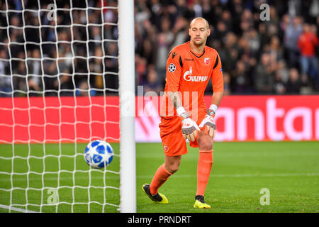 (181004) -- PARIS, 4. Oktober 2018 (Xinhua) - Goalie Mailand Borjan von Roter Stern Belgrad ist während der UEFA Champions League Gruppe C Spiel 2. Runde zwischen Paris Saint-Germain und Roter Stern Belgrad in Paris, Frankreich am Okt. 3, 2018 gesehen. Paris Saint-Germain gewann 6-1 zu Hause. (Xinhua / Chen Yichen) Stockfoto