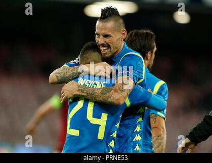 Neapel, Italien. 3. Oktober, 2018. Lorenzo Insigne Feier nach Zählen mit Marek Hamsik während der Champions League Fußball Match zwischen SSC Neapel - Liverpool im Stadio San Paolo in Naple s 03 Oktober 2018 Credit: NAfoto/Alamy leben Nachrichten Stockfoto