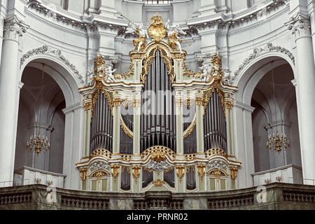 Deutschland, Dresden - 26. JUNI 2018: die Orgel in der alten Kathedrale der Heiligen Dreifaltigkeit Stockfoto