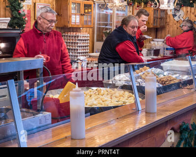 Kartofflen Stall auf der Hannover Weihnachtsmarkt Stockfoto