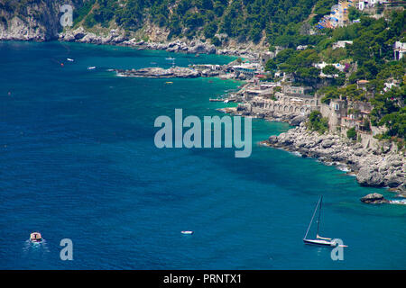 Blick auf Marina Piccola an der Südseite der Insel Capri, Golf von Neapel, Kampanien, Italien Stockfoto