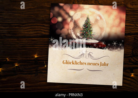 Das zusammengesetzte Bild von zusammengesetzten Bild der Weihnachtsbaum im Schnee globe Stockfoto