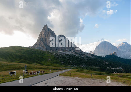 Eindruck von der Passo di Giau, im Querformat, an einem Sommernachmittag. Stockfoto