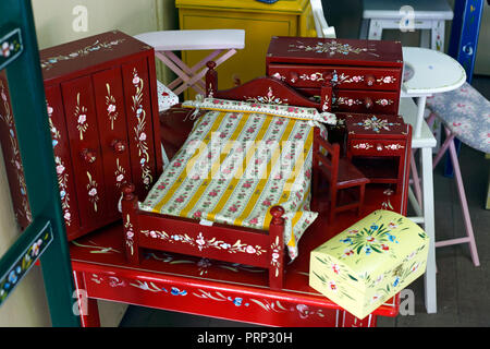 Traditionelle Möbel, Spielzeug und Dekoration Objekte aus dem Alentejo, Portugal Stockfoto