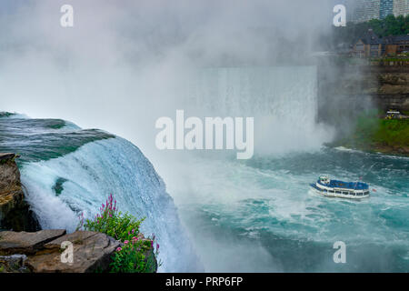 Mädchen des Nebels Ausflugsboot, Niagara Falls, Kanada Stockfoto