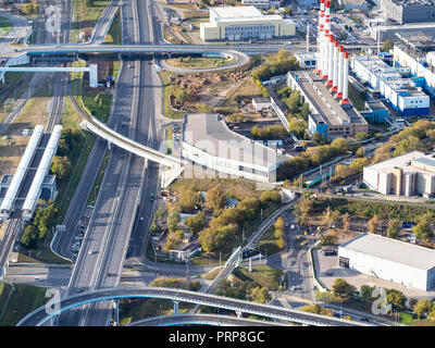 Luftaufnahme der Dritten Ringstraße und dem zentralen Kreis in der Nähe von Business Center in Moskau vom Observation Deck hohe Port 354 in Moskau City i Stockfoto