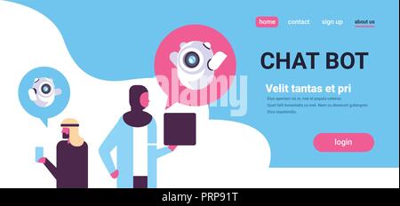 Arabisch paar Mann Frau chatbot Roboter Kommunikation Sprechblasen mit Gadgets online Support isoliert waagrechten Platz kopieren Stock Vektor