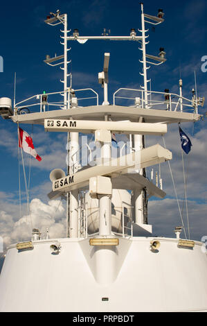 Elektronische Navigation Ausrüstung auf Holland America R-Klasse Kreuzfahrtschiff der Volendam. Stockfoto