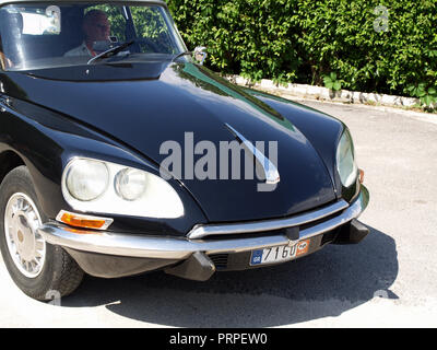 Oldtimer Citroen DS Pallas auf Anzeige in der 8. Republik Griechenland Bulgarische LEKAM Classic Car Rally am Acharavi Park Hotel, Acharavi, Korfu, Griechenland Stockfoto