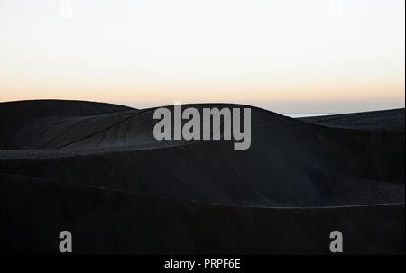 Sonnenaufgang in den Dünen von Maspalomas, Kanarische Inseln, am frühen Morgen, Stockfoto