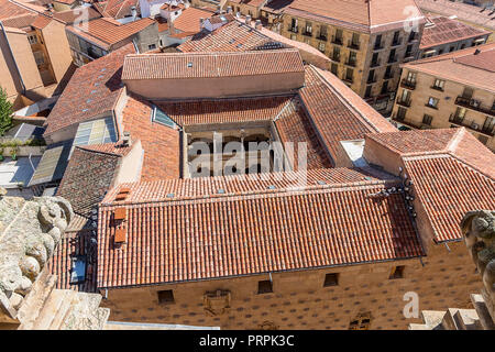 Luftbild des Casa de las Conchas Salamanca, Spanien, in überbackene Muscheln bedeckt, Gemeinschaft Kastilien und León, Spanien. Die zum Weltkulturerbe der UNESCO erklärt Er Stockfoto