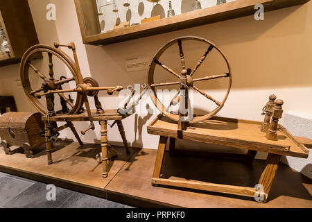 Alba de Tomes, Salamanca, Spanien - Oktober 7, 2017: Spinning Wheel in der Unbeschuhten Karmeliten Museum (Carmelitas descalzas). Stockfoto