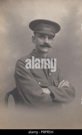 * Vintage Bradford, Yorkshire Foto einer WW1 British Army Soldat mit einem großen Schnurrbart. Stockfoto