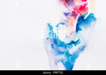 Abstrakte Malerei mit roten und blauen Aquarellfarben auf weißem Hintergrund Stockfoto