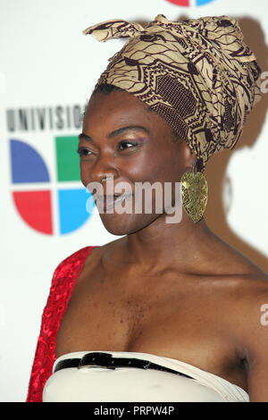 Buika kommt an der 9. jährlichen Latin Grammy Awards im Toyota Center in Houston, Texas am 13. November 2008. Stockfoto