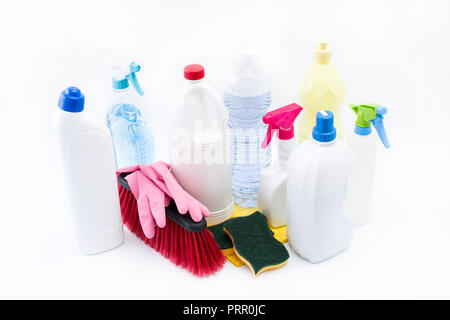 Reinigungsmittel auf weißem Hintergrund Stockfoto