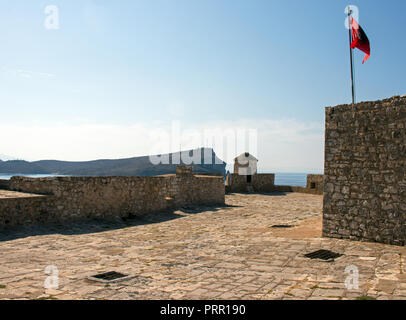 Ali Pasha Schloss, Albanien, mit Blick über die Bucht von Porto Palermo Stockfoto