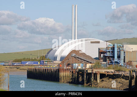 Die Newhaven Energy Recovery Standort ist am Rande von Newhaven und wandelt Hausmüll, die nicht in Strom durch die Verbrennung von recycelt werden. Stockfoto