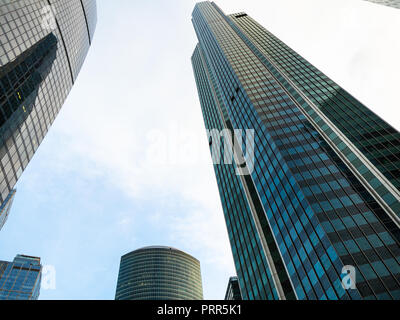 Moskau, Russland - 30. SEPTEMBER 2018: Ansicht der Unterseite von Föderation und Eurasien Türme in Moskau International Business Center. Bau der Türme war Stockfoto