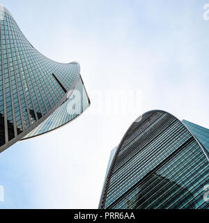 Moskau, Russland - 30. SEPTEMBER 2018: die Tops der Evolution und Empire Towers in Moskau International Business Center. Bau der Türme begann im Stockfoto