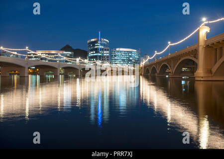 Mill Street Brücke über Tempe Town Lake in Tempe, Arizona Stockfoto