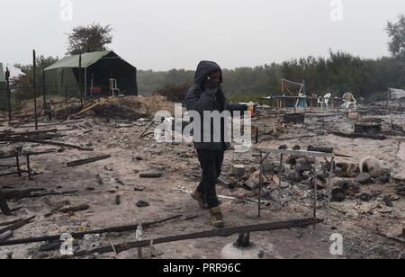 Oktober 26, 2016 - Calais, Frankreich: Szenen der Verwüstung in den "Dschungel" von Calais migrant Camp nach einer Serie von Bränden in der Nacht ein großer Teil der Lager zerstört. *** Frankreich/KEINE VERKÄUFE IN DEN FRANZÖSISCHEN MEDIEN *** Stockfoto