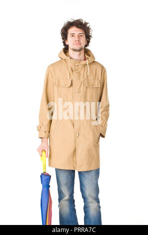 Mann im Mantel, Regenschirm schließen Stockfoto