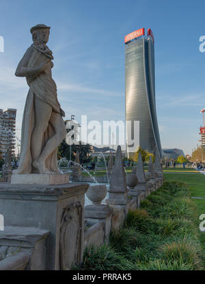 Mailand Italien zum 26. September 2018: Die isozaki Turm von der Piazza Giulio Cesare Mailand gesehen Stockfoto