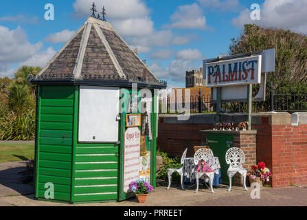 Ein handleser Hütte oder Wahrsager Hütte am Meer bei Chichester in West Sussex. Stockfoto