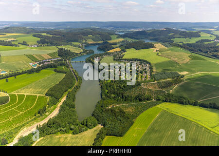 Knaus Campingpark am südlichen Ende der Hennesee, Sauerland, Nordrhein-Westfalen, Deutschland Stockfoto