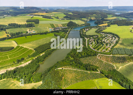 Knaus Campingpark am südlichen Ende der Hennesee, Sauerland, Nordrhein-Westfalen, Deutschland Stockfoto