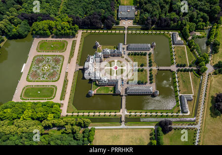 Barocke Schloss Nordkirchen mit Wassergraben und Barockgarten, Nordkirchen, Münsterland, Ruhrgebiet, Nordrhein-Westfalen, Deutschland Stockfoto