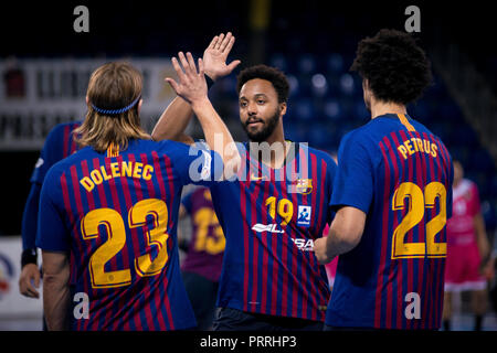 2. Oktober 2018, Palau Blaugrana, Barcelona, Spanien; Liga ASOBAL Handball; FC Barcelona Lassa versus CB Cangas; Jure Dolenec, Timothey N Guessan und Stockfoto