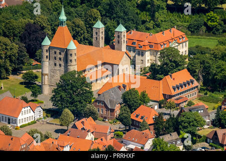 Stiftskirche St. Bonifatius mit Schloss, Freckenhorst Freckenhorst, Warendorf, Bezirk Münsterland Stockfoto